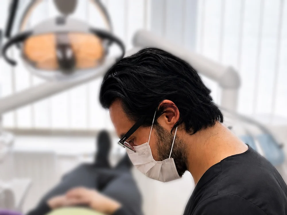 dr aydin yazdizadeh szájsebész dnp dental budapest 11 kerület