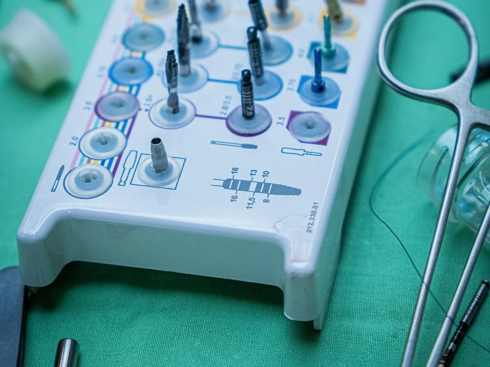 implantációs sebészeti műszerkészlet dnp dental budapest 11 kerület